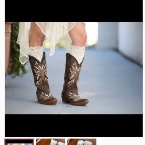 Darby’s lace boot socks
